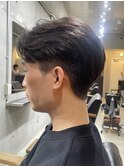 ビジネスヘア　30代　メンズ　刈り上げ　センターパート　眉毛