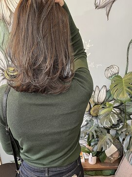 バンビ プライベート サロン(Bambi private salon) ハイライト*オリーブベージュカラー*くびれミディアム*Bambi松平