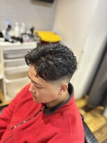 バーバーブロス(BAR BER bro's)&nbsp;メンズフェザーパーマ/刈り上げセンターパート/ニュアンスパーマ