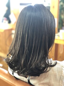 ララテラス(LaLa Terrace) プラチナグレージュ×大人かわいい外はねゆるふわセミディ