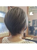 ショートボブ×グレージュ×白髪ボカシ