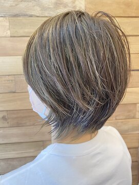 ココチヘアーサロン ミディアムショート&ハイライトカラー