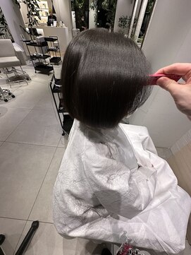 ステア ケース(stair case) 大人かわいい黒髪艶髪ショートボブ縮毛矯正髪質改善