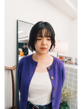 シカ(sica) 顔まわりに少しのレイヤーボブ