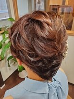 デカ(DECA) トリックアート風パーティーヘア。