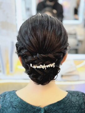 アトリエビューティーアミュ(atelier beauty AmU) 結婚式 列席 二次会 お呼ばれ アップスタイル×パールピン