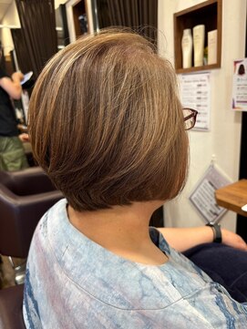 美容室ヒラトヤ 仙北店 襟足スッキリ大人キレイなショートボブ×シアーベージュ