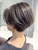 ポノ(Pono) 大人ショートボブ白髪ぼかしハイライト赤み消しグレージュ