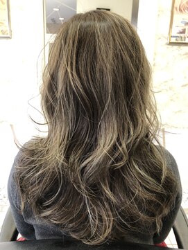 ヘアーデザインムーヴ(Hair design MOVE) 白髪ぼかしハイライト　ロング