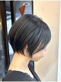 ★女性らしい丸みショートボブ！顔まわりに長さを残したショート