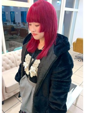 シャルティア(SHALLTIA) ハイトーン/ワインレッド/チェリーレッド/姫カット/個性的