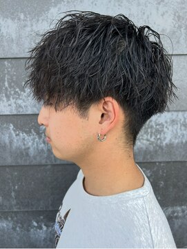 ヒュイル バイ ニアウ(Hwyl by Niau) メンズセンターパートツイストスパイラルシャドウパーマ眉毛