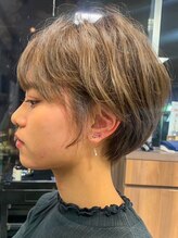 ヘアークリアー 蕨&nbsp;おしゃれな大人のデザインカラー ハイライト マッシュショート