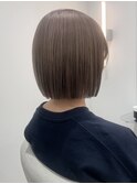 切りっぱなしボブ×ミルクティーベージュ