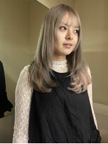 ユーリ(JUURI)&nbsp;レイヤーカット/透明感カラー/ミルクティーベージュ