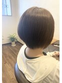 小顔前下がりショート