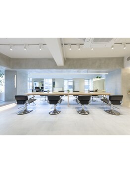 【当日予約OK◎】髪カリスマ・アワード受賞『表参道・実力派サロン』乾かしただけでキマるカット