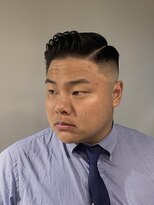 筋トレビジネスマン　日本橋スキンフェード　ハードパート