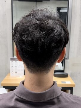 フイ 代々木(Hui) メンズ/アップバング/ツーブロックマッシュ/束感ショート波巻き