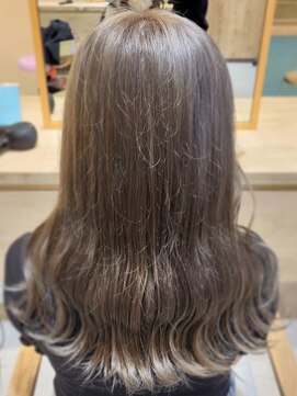 ピクチャー(PICTURE) ミルクティーグレージュ／ブリーチ／ダブルカラー／リタッチ