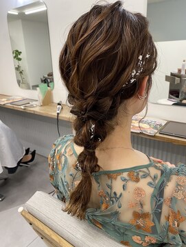 イラ(Era) 編み下ろしポニー