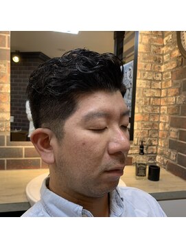 レイ(Ray) カッコよさと渋さを兼ね揃えたサイドパート【メンズカット】