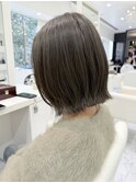 ブリーチなしマットベージュ外はねボブ