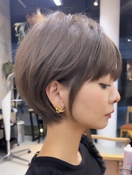 ラフ 立川(Laff) ショートヘアショートボブ白髪ぼかしハイライトカラーボブ