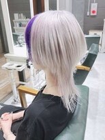 シルバーカラーツーブロックマッシュ ロングウルフハイライト