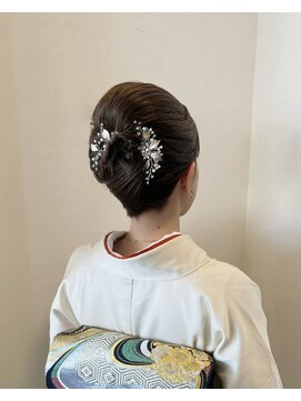 上品な夜会巻き