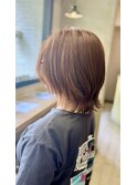 ミルクブラウンのワンホンレイヤーミディアムボブ