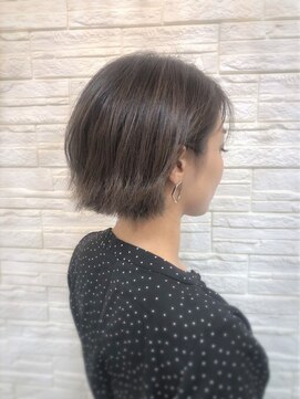 グランツ(GLANTZ) 伸ばしかけヘアーの切りっぱなしスタイル