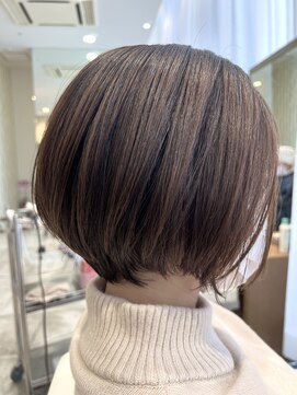 ヒアカアヴェダ 天神VIORO (Heaka AVEDA) 丸いショートボブ【20代/30代/40代/髪質改善】H
