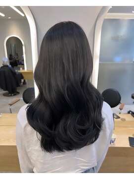 ジーナ 渋谷駅前(Zina) shion 暗髪でも重くなく、ダークグレーカラー