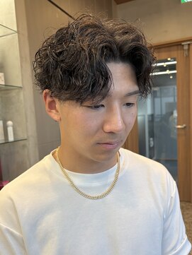 エリマバイフィフス 調布(elima by fifth) ツイストスパイラルパーマツイスパセンターパートスキンフェード