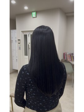 ラナン(Ranun) 後ろ姿で魅せる。光を反射する「極上シルク」艶髪ロング