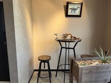 ナルー(nalu)の雰囲気（cafeのような待ち合い席。ご夫婦、お子様と、カップルでも◎）