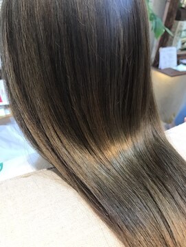 リゴッツ ドゥア プトゥリ(Regottz dua putri) プラチナマットアッシュ＊