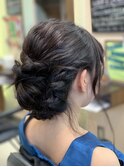 ルーズなシニヨンで女らしさ強！