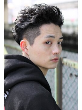 クオンヒール 淀屋橋店(QUON HEAL) スペインカール/スパイキーショート/フェザーパーマ/フェード×