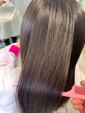 アメリア(Amelia) Aujuaトリートメントでツヤ