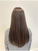 オフィスでも浮かないハイ透明感 セピアベージュ