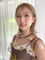 キートス(Kiitos) 耳掛けボブハイトーンボブミルクティーベージュ