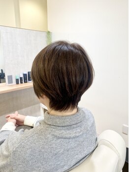 ベチバー(Vetiver)の写真/個室のマンツーマンサロンでしっかりカウンセリングを行い、理想の髪色へ☆気になる白髪も可愛く仕上がる◎