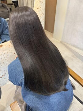 ティム(tim) 艶々オリーブグレージュ