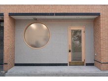 レオネ 弘前店(Leone)の雰囲気(店舗外観。丸い窓が目印です。)