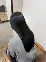 ウタリ(utari)&nbsp;透明感のあり自然な暗髪【難波 桜川/髪質改善】