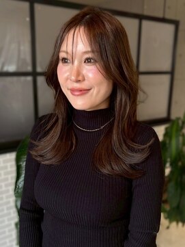 アンニュ(annuy) 顔周りカット オリーブグレージュ 透明感カラー 外ハネミディ