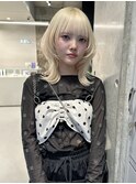 ホワイトブロンド/抜きっぱなし/顔周りレイヤー/ハッシュカット