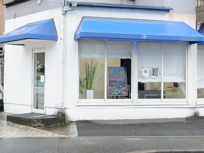 大きな窓が印象的☆自然の光が店内を明るく照らしてくれる♪